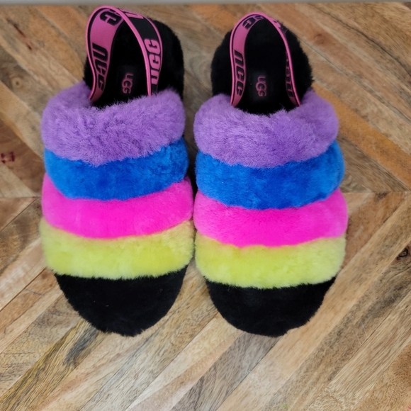 Uggs Women’s Fluff Yeah Slipper Color Black Taffy Pink Multi - Picture 1 of 9